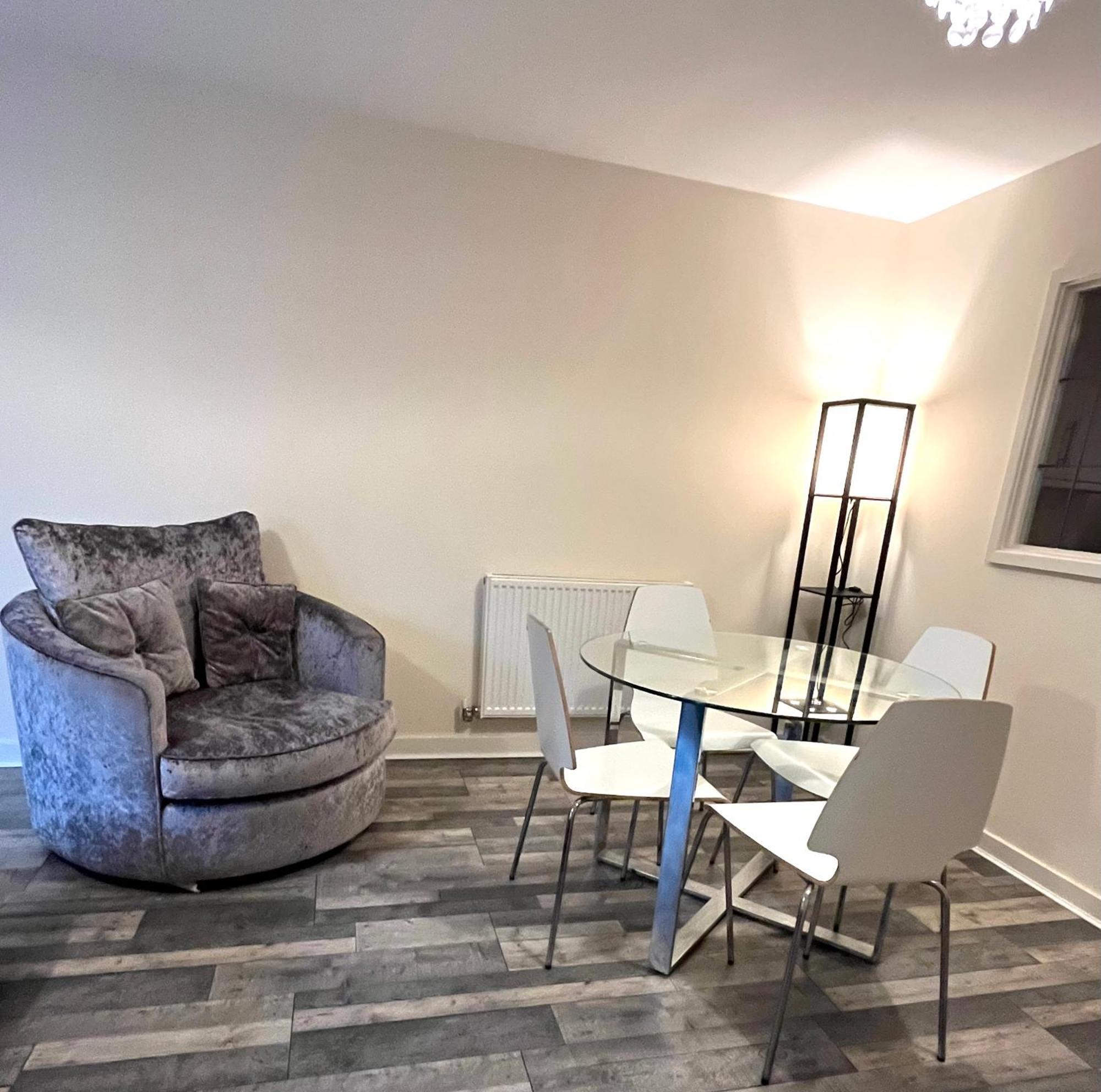 Spacious Two Bedrooms Apartment For Business And Holiday Portsmouth Exterior foto